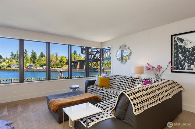 3510 W Commodore Way, Seattle, WA 98199