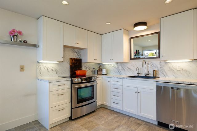 3510 W Commodore Way, Seattle, WA 98199