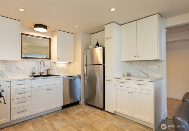 3510 W Commodore Way, Seattle, WA 98199