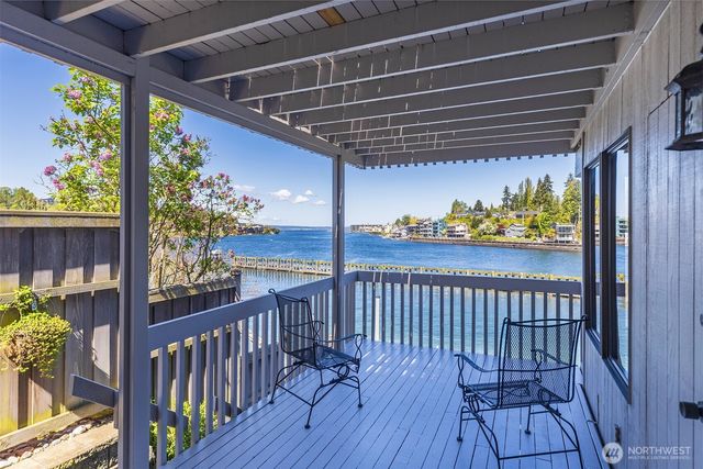 3510 W Commodore Way, Seattle, WA 98199