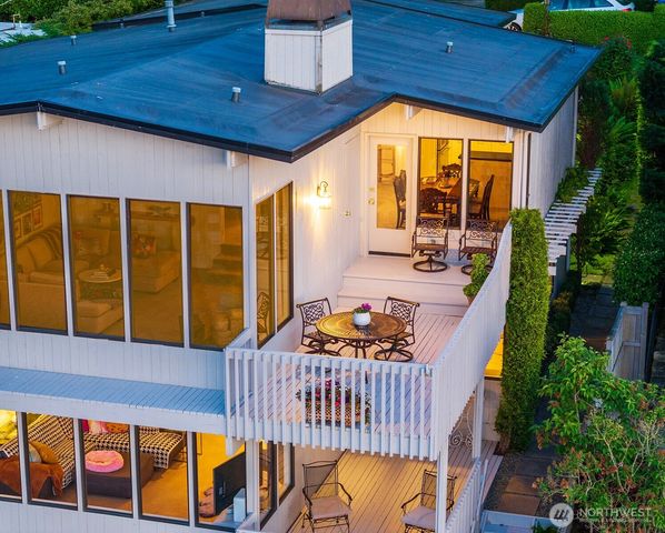 3510 W Commodore Way, Seattle, WA 98199