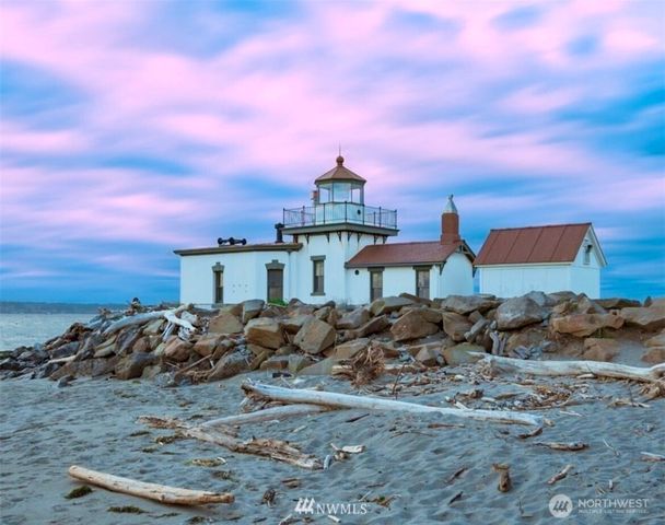 3510 W Commodore Way, Seattle, WA 98199