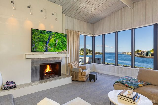 3510 W Commodore Way, Seattle, WA 98199