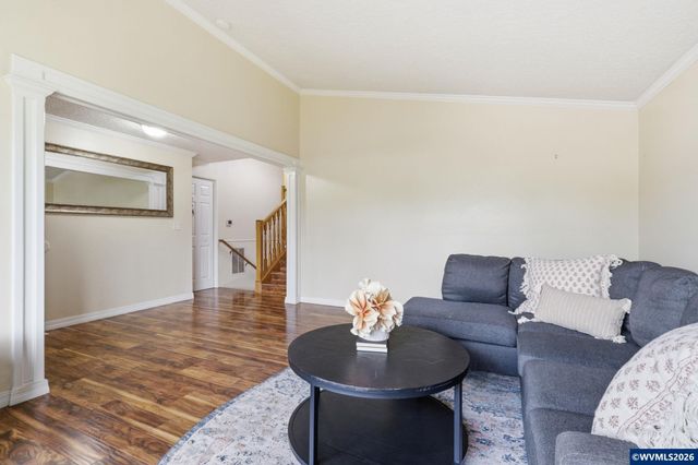 565 Brown Ct Ct, Woodburn, OR 97071
