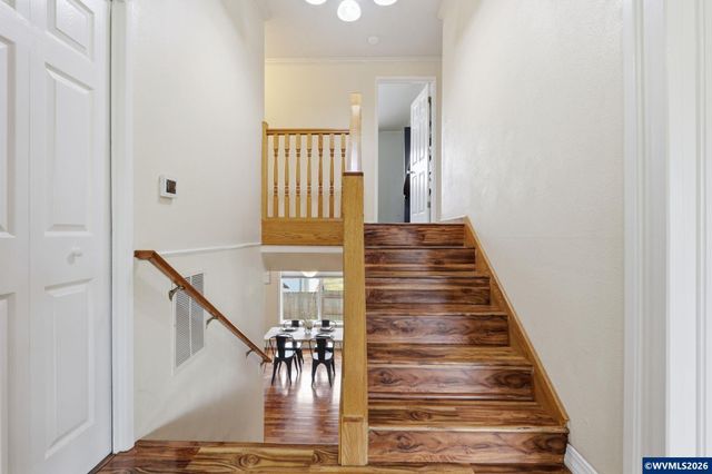 565 Brown Ct Ct, Woodburn, OR 97071