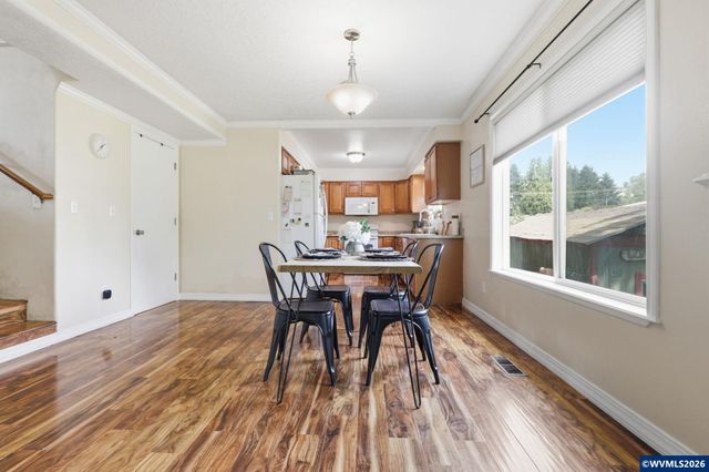 565 Brown Ct Ct, Woodburn, OR 97071