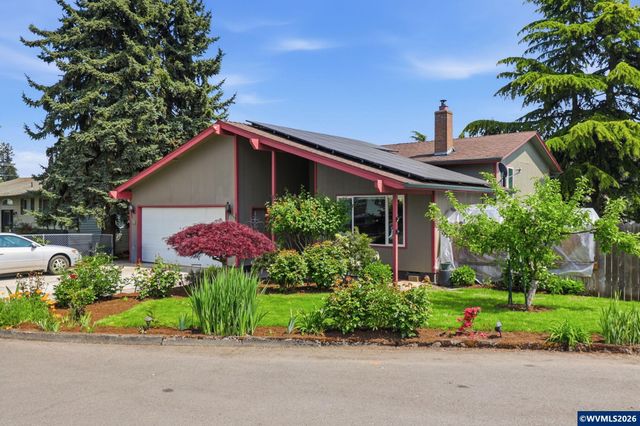 565 Brown Ct Ct, Woodburn, OR 97071
