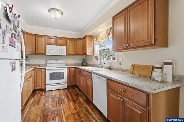 565 Brown Ct Ct, Woodburn, OR 97071