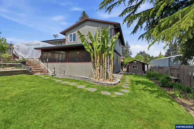 565 Brown Ct Ct, Woodburn, OR 97071