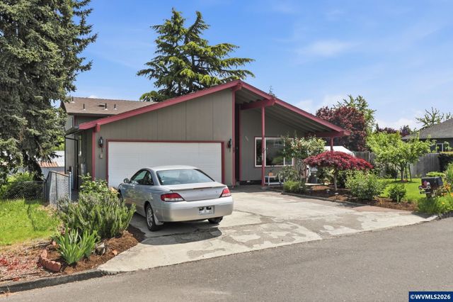565 Brown Ct Ct, Woodburn, OR 97071