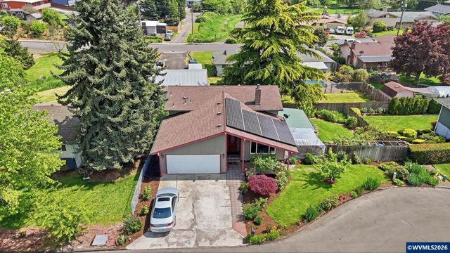 565 Brown Ct Ct, Woodburn, OR 97071