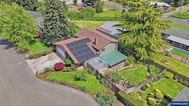 565 Brown Ct Ct, Woodburn, OR 97071