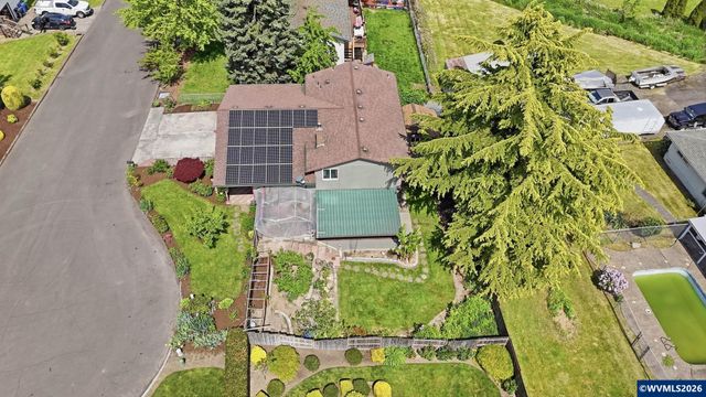 565 Brown Ct Ct, Woodburn, OR 97071