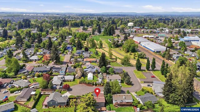 565 Brown Ct Ct, Woodburn, OR 97071