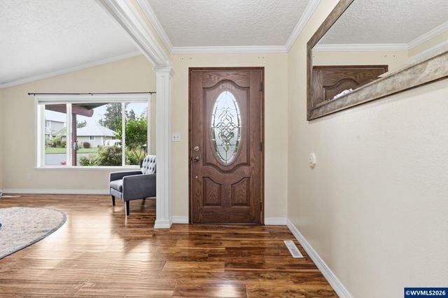 565 Brown Ct Ct, Woodburn, OR 97071