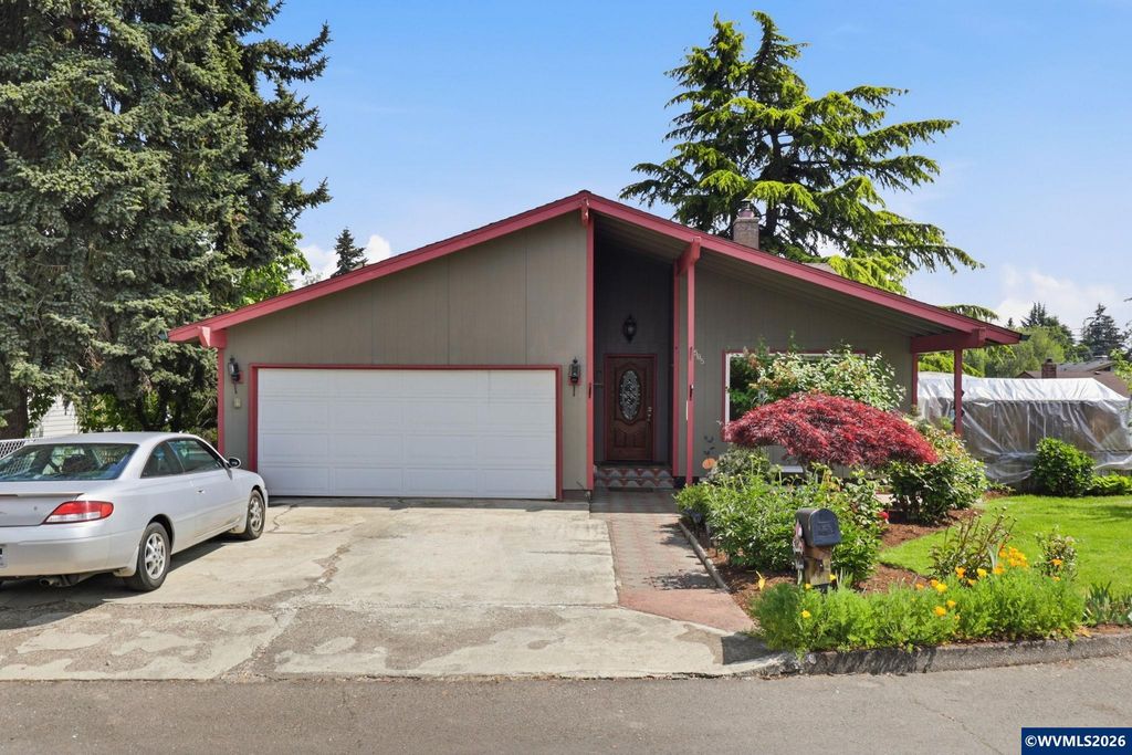 565 Brown Ct Ct, Woodburn, OR 97071