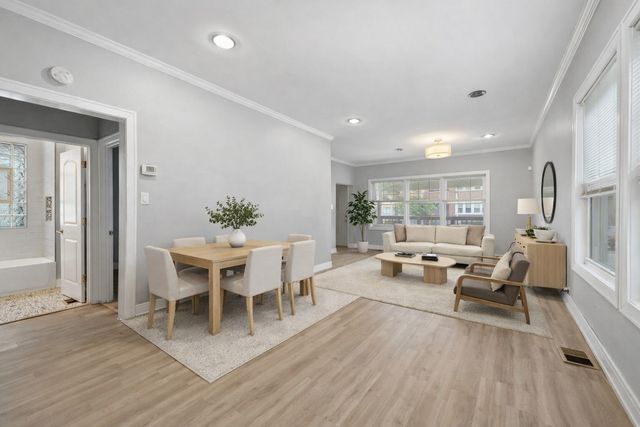 8224 S Saginaw Avenue, Chicago, IL 60617