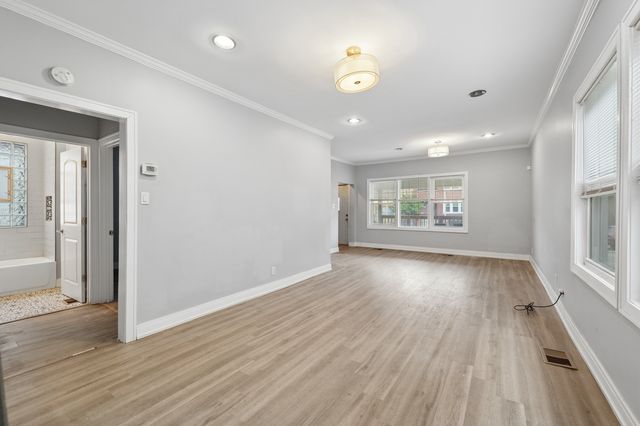 8224 S Saginaw Avenue, Chicago, IL 60617