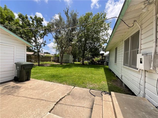 1202 Zarsky Dr, Corpus Christi, TX 78412