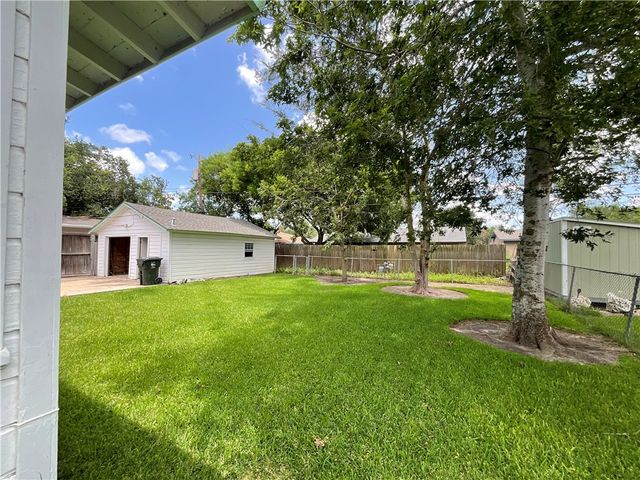 1202 Zarsky Dr, Corpus Christi, TX 78412