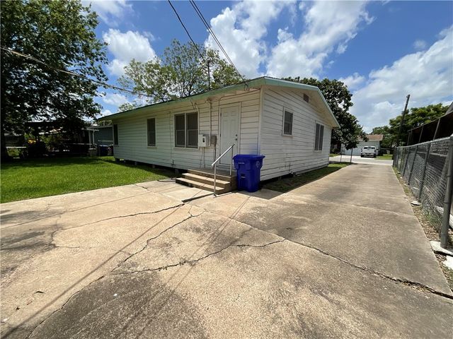 1202 Zarsky Dr, Corpus Christi, TX 78412