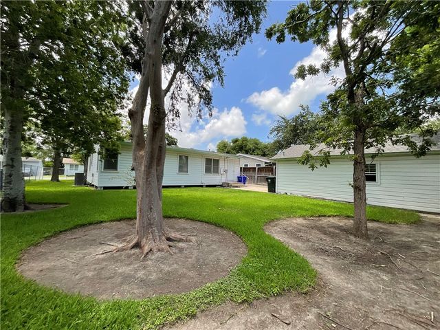 1202 Zarsky Dr, Corpus Christi, TX 78412