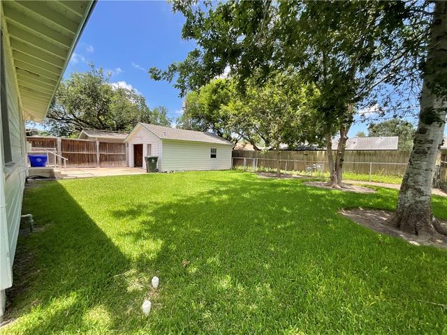 1202 Zarsky Dr, Corpus Christi, TX 78412