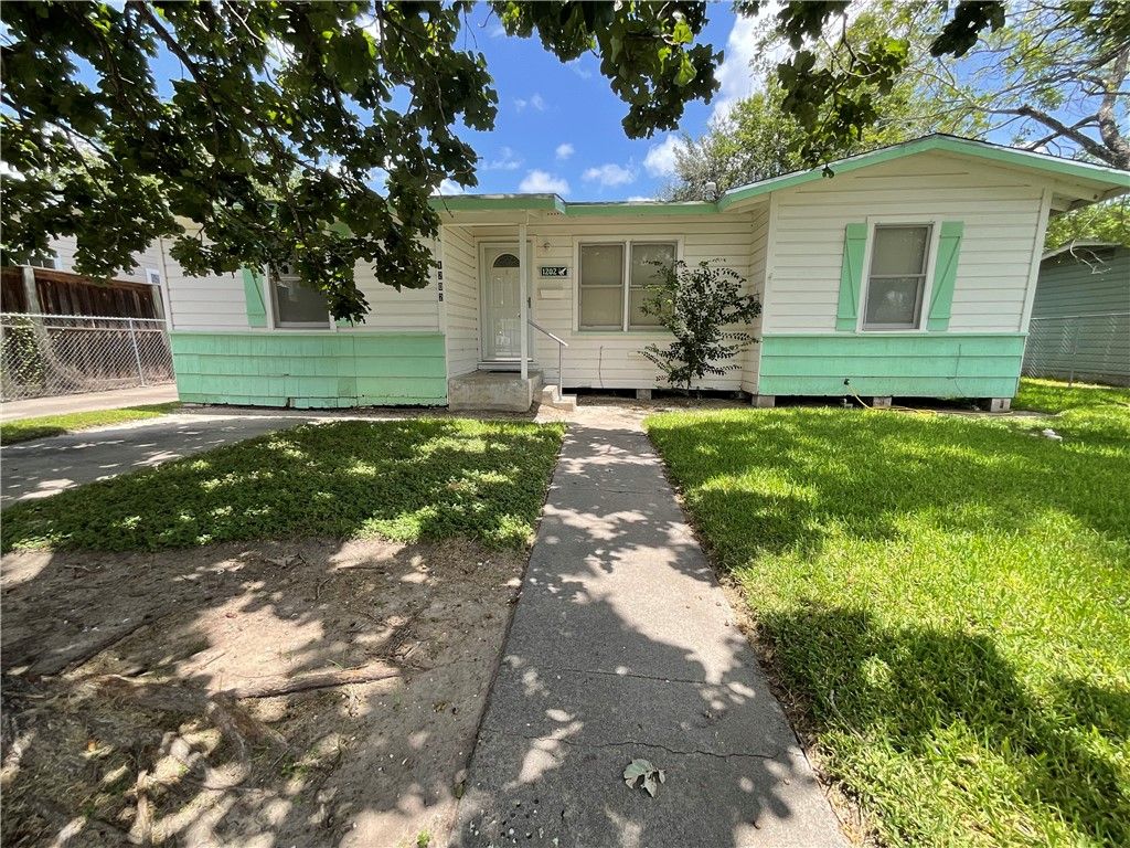 1202 Zarsky Dr, Corpus Christi, TX 78412