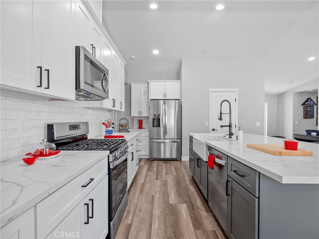 Image 11 of property listing at 24162 Shoshone Road, Apple Valley, CA 92307