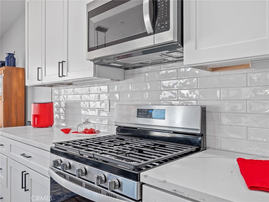 Image 14 of property listing at 24162 Shoshone Road, Apple Valley, CA 92307