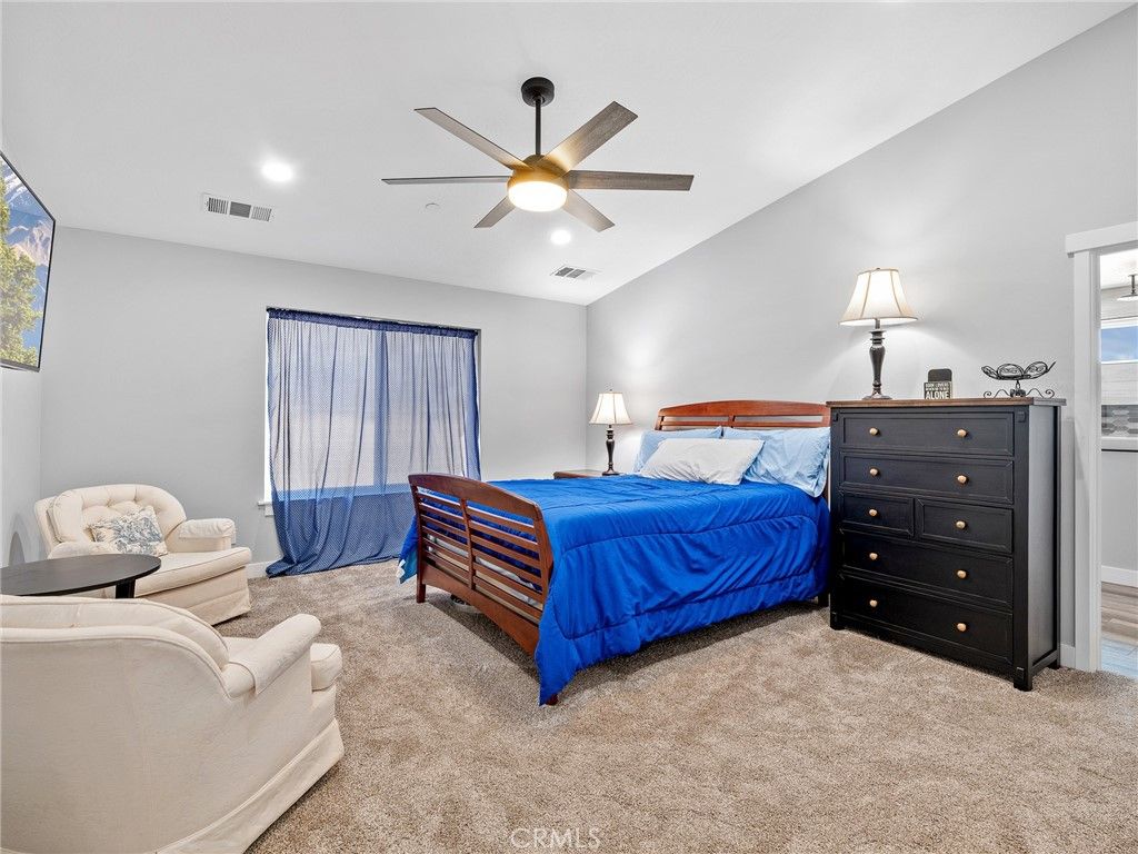 Image 16 of property listing at 24162 Shoshone Road, Apple Valley, CA 92307