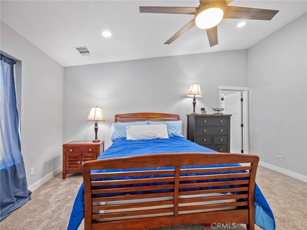 Image 17 of property listing at 24162 Shoshone Road, Apple Valley, CA 92307