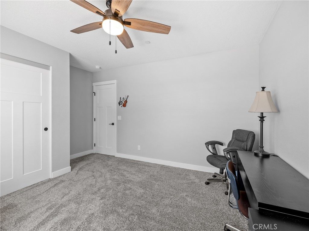 Image 25 of property listing at 24162 Shoshone Road, Apple Valley, CA 92307