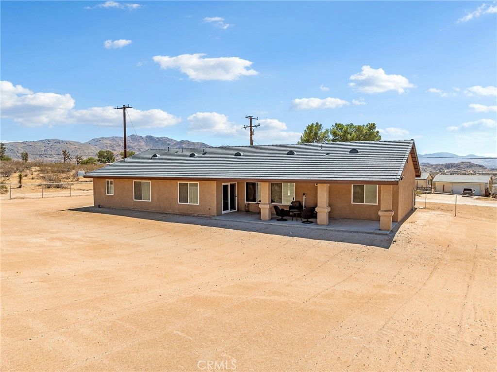 Image 29 of property listing at 24162 Shoshone Road, Apple Valley, CA 92307
