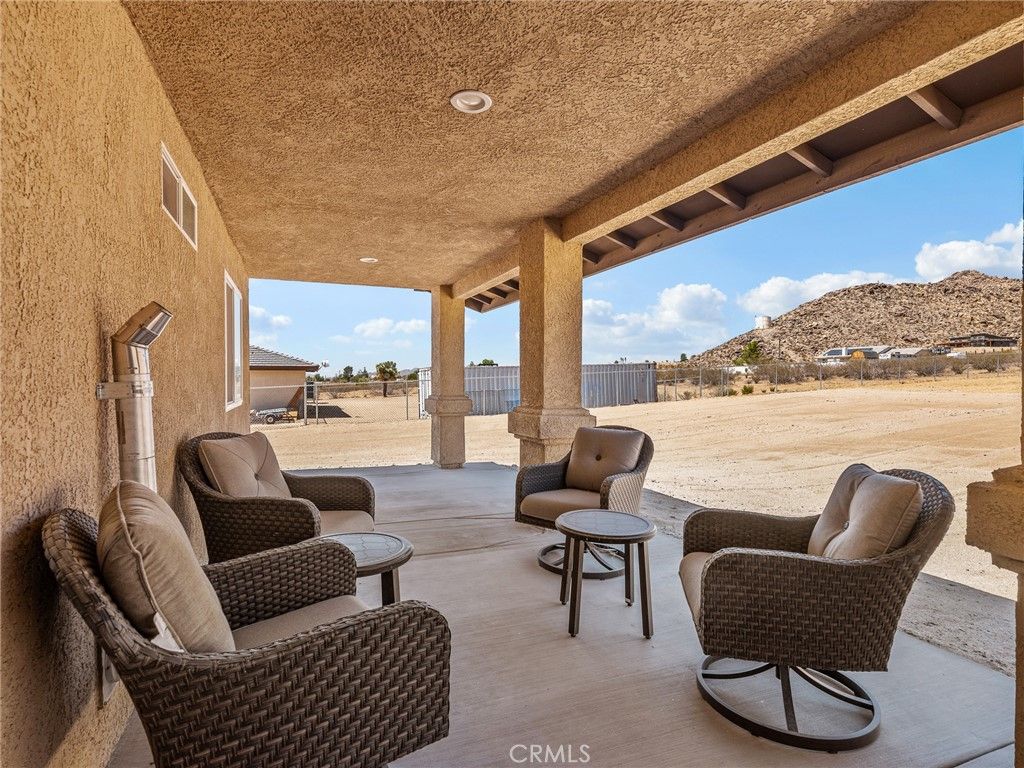 Image 31 of property listing at 24162 Shoshone Road, Apple Valley, CA 92307