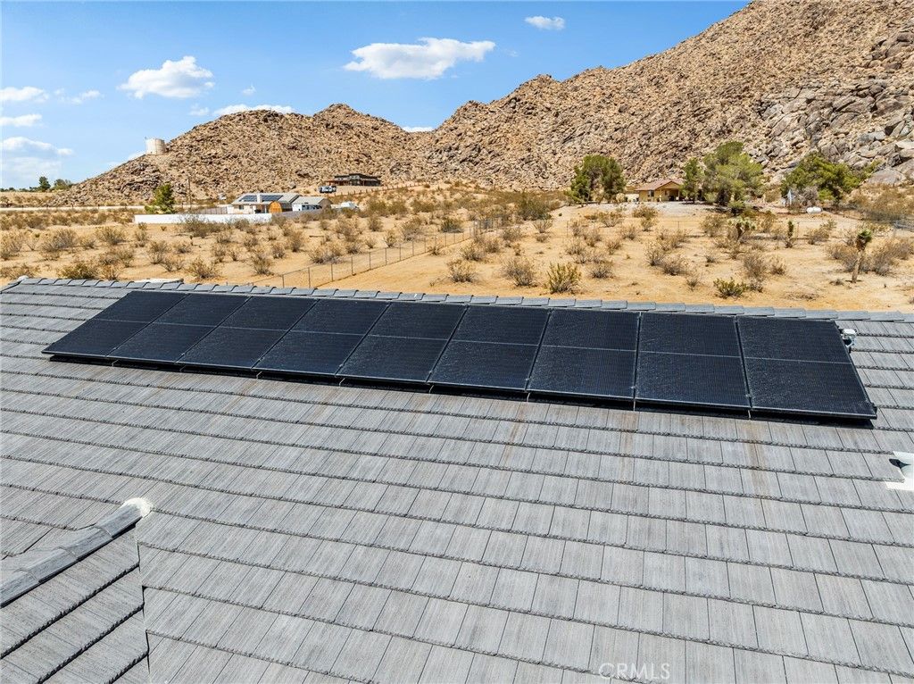 Image 34 of property listing at 24162 Shoshone Road, Apple Valley, CA 92307