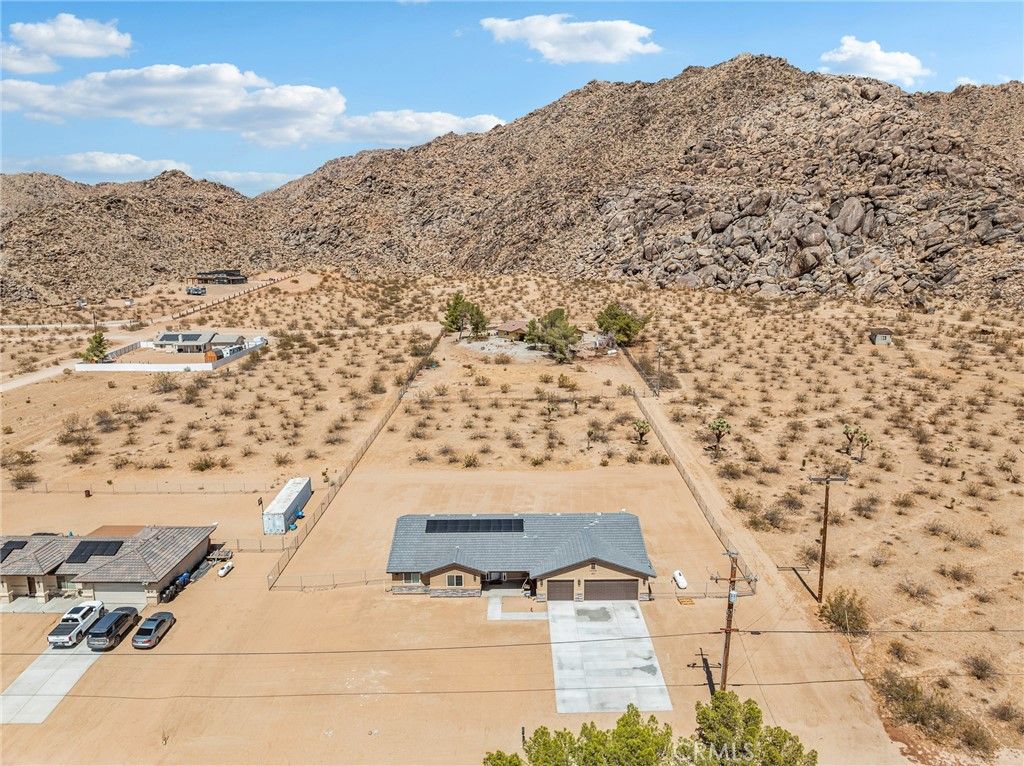 Image 35 of property listing at 24162 Shoshone Road, Apple Valley, CA 92307