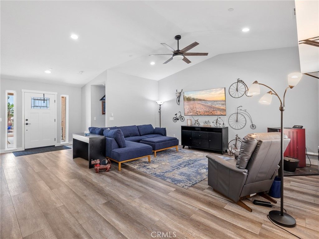 Image 4 of property listing at 24162 Shoshone Road, Apple Valley, CA 92307