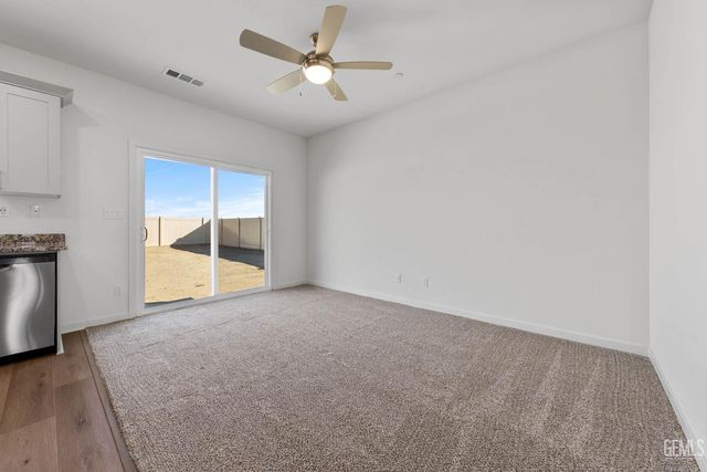 7924 Blueberry Avenue, Bakersfield, CA 93313