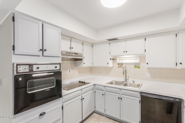 3037 S COUNTRY CLUB Way, Tempe, AZ 85282