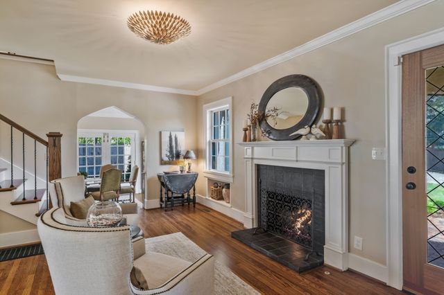 1724 Green Hills Dr, Nashville, TN 37215