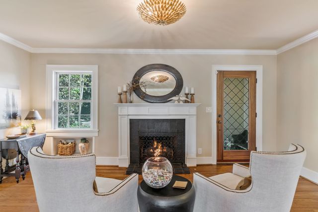 1724 Green Hills Dr, Nashville, TN 37215