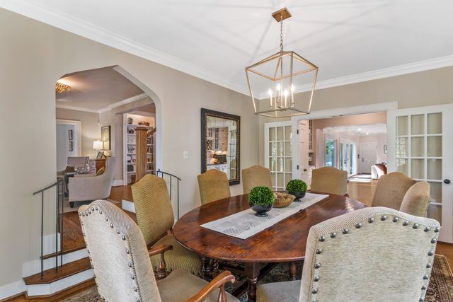 1724 Green Hills Dr, Nashville, TN 37215