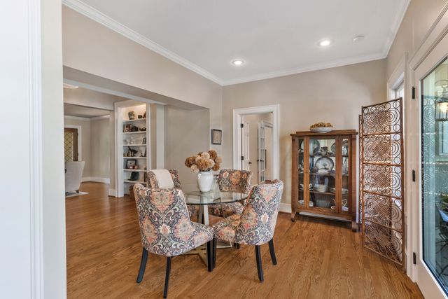 1724 Green Hills Dr, Nashville, TN 37215