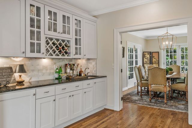 1724 Green Hills Dr, Nashville, TN 37215