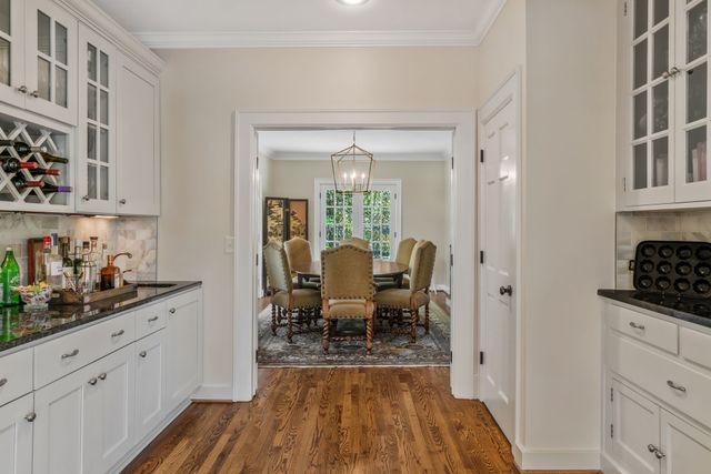 1724 Green Hills Dr, Nashville, TN 37215