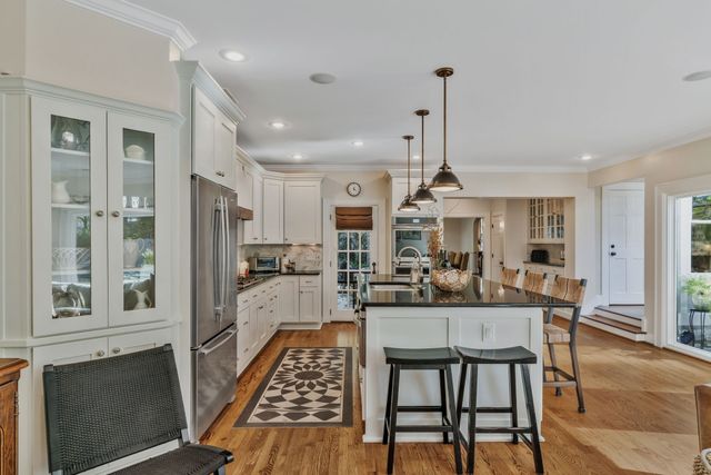 1724 Green Hills Dr, Nashville, TN 37215