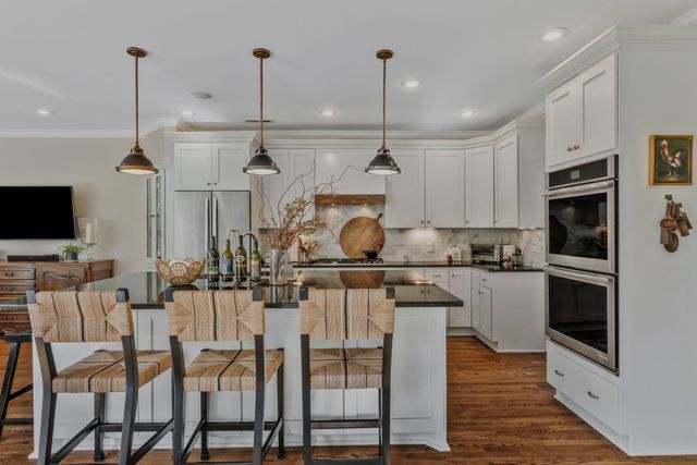 1724 Green Hills Dr, Nashville, TN 37215