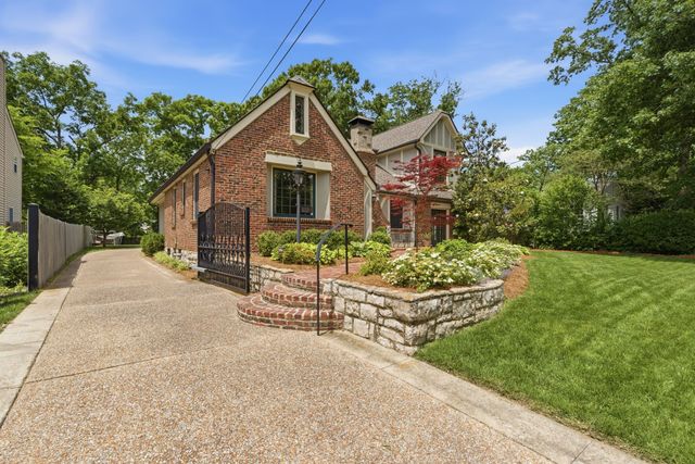 1724 Green Hills Dr, Nashville, TN 37215