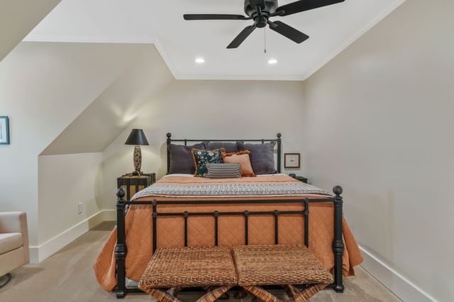 1724 Green Hills Dr, Nashville, TN 37215